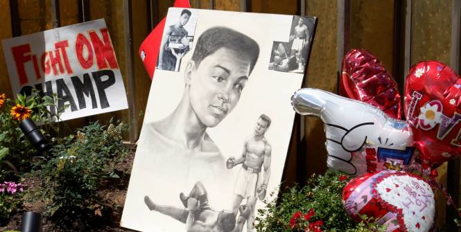 WILL SMITH ET LENNOX LEWIS PORTERONT LE CERCUEIL DE MOHAMED ALI