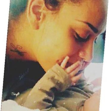 Clic clac Instagram : Amel Bent, maman studieuse