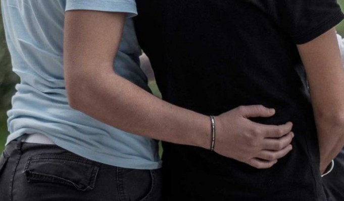Deux homosexuels arrêtés par la police à la plage