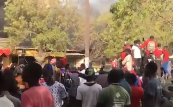 (Vidéo) INCENDIE AU MARCHÉ PETERSEN A DAKAR CE JOUR 15/03/2019