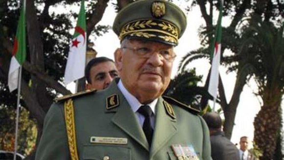 Algérie: Gaïd Salah assure n’avoir « aucune ambition politique »