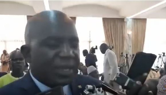 Oumar SARR justifie sa présence au dialogue nationale malgré la décision de son parti