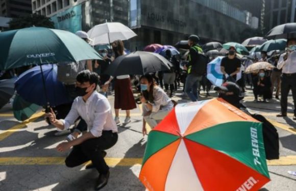 Hong Kong: les manifestants décident de semer le chaos à travers l’ensemble du territoire.
