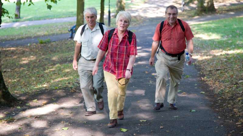 La marche à pieds contre les AVC