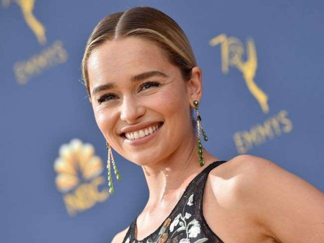 Emilia Clarke : bye les cheveux longs de Daenerys, elle passe au très court